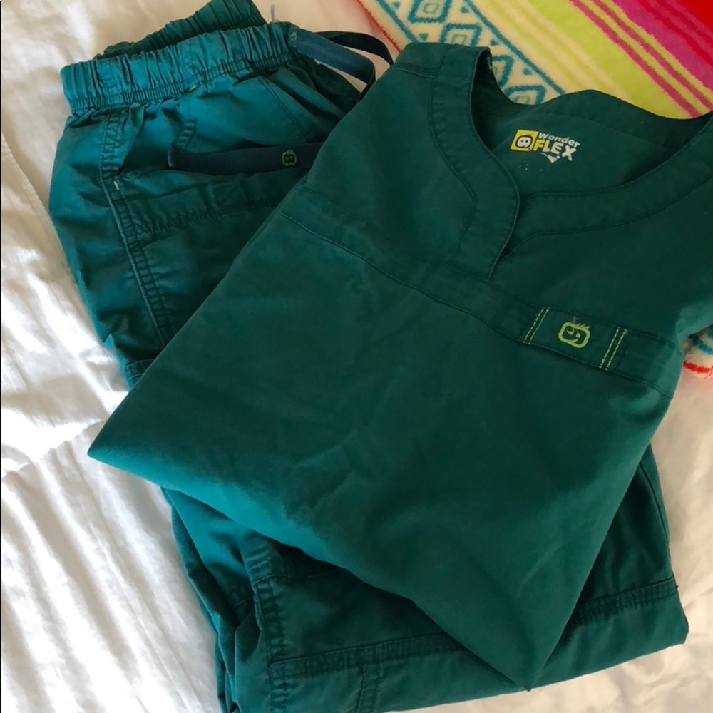 Scrub set
